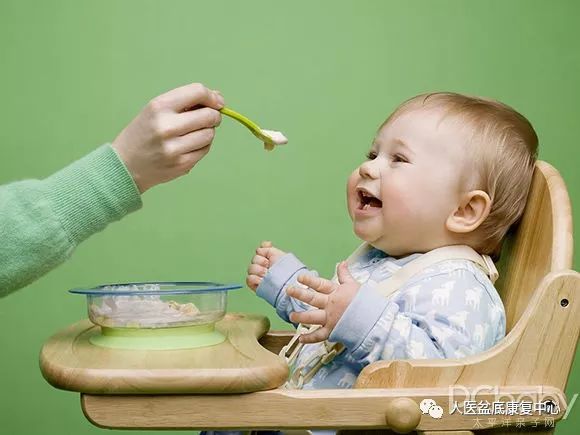 皮肤过敏患者饮食指南，哪些食物需谨慎或避免