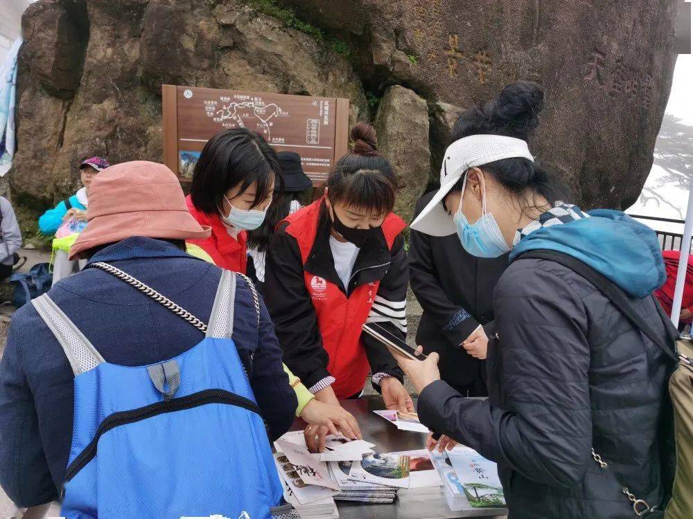 医院服务之星，李华的温暖之旅