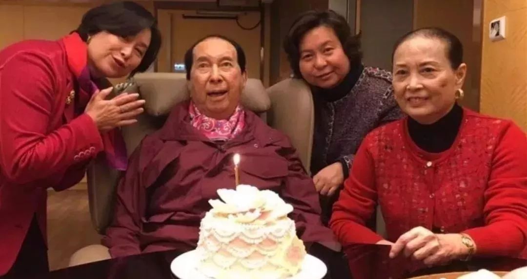 澳门六叔近期新闻热点视频全览，从新濠影汇开业到澳门赌王家族动态